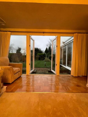 Charming Home in Huddersfield w Parking PetsOK